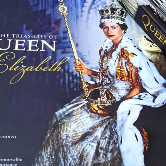 Hardcover The Treasures of Queen Elizabeth II by Tim Ewart - Picture 8 of 8